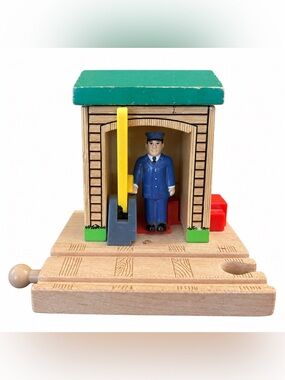 Vintage 2001 Thomas & Friends Wooden Railway Conductor’s Shed Learning Curve